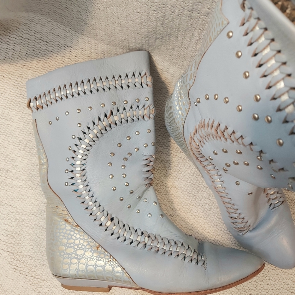 Stylish Women's Blue Studded Leather Boots - Picture 2 of 6